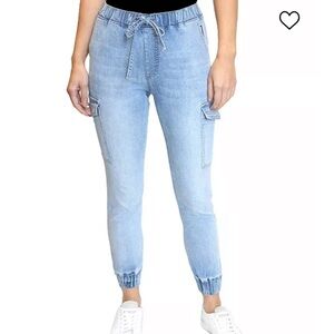 Almost Famous Juniors' Denim Cargo Joggers large